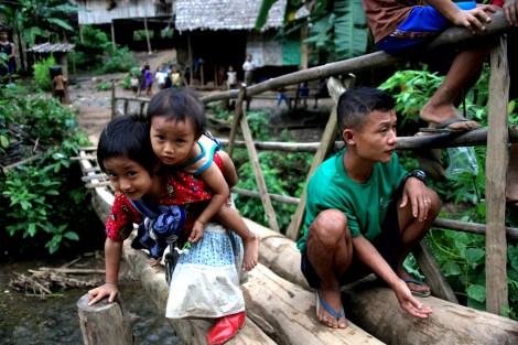 타이 국경과 인접한 카렌주 정글지대 국내 난민(IDPs)캠프(2009년 촬영). 60년 내전기간 척박한 정글을 생활터전으로 가꾸기 반복하며 일상적으로 경험한 강제 이주, 토지수탈 문제는 소위 ‘개혁’과 ‘휴전’의 봄바람이 부는 오늘도 계속되고 있다. (Photo © Lee Yu Kyung)