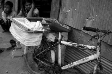 Chan Chao Loy (or ‘Loy’), a 12 year old waster picker in Cambodia, has a bicycle with broken brake, which he drives every day during waste picking work starting from 4 or 5 am to last 3-4 hours. (Photo © Lee Yu Kyung 2013) 