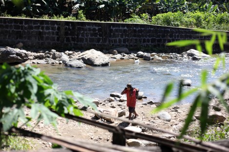 The stream borders China and Kachin state, northern Burma. It’s easy to cross from one to the other through this stream, which factor has stimulated human trafficking from Kachin to China.  (Photo © Lee Yu Kyung)