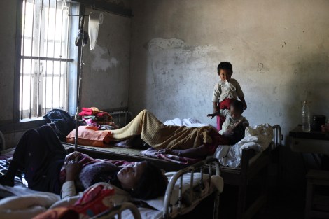 Maternity Ward in Laiza hospital run by Kachin Independence Organization (or KIO). Health care is free but food for patient. No patient wears hospital robes. Multiples displacement has caused depression among IDPs according to hospital authority. Yet there’s no specialist for depression. (Photo © Lee Yu Kyung)