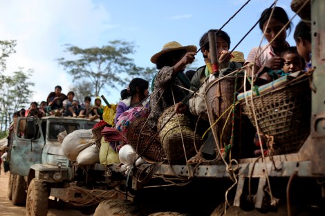 Thousands of Kachin IDPs were fleeing Nam Lim Pa, Mansi township as government troops have intruded into their village and IDPs on November 16. Subsequently heavy fighting between KIA and government troops broke out around 7am on November 17. (Photo © Lee Yu Kyung)
