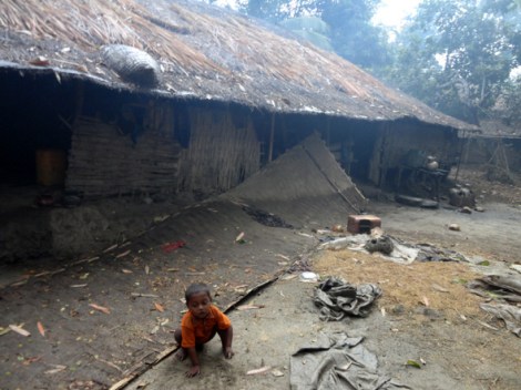 두치야단 학살이 일어나고 약 한 달 뒤에 촬영한 마을의 모습. 방화와 약탈의 흔적이 여전하다 (시민기자 압둘 제공) 