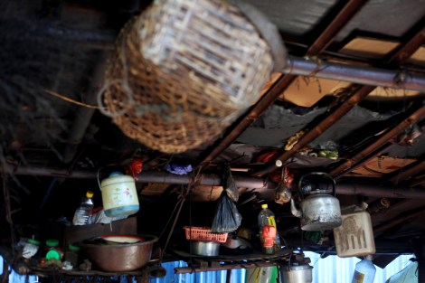 Household in communal kitchen in one of the IDPs camps in Laiza, the rebel’s capital. More than 100,000 people have been displaced since the war broke out Kachin state in 2011.  Of them some 75,000 have been sheltered in the rebel territory, where international aid has hardly been reached. (Photo © Lee Yu Kyung)