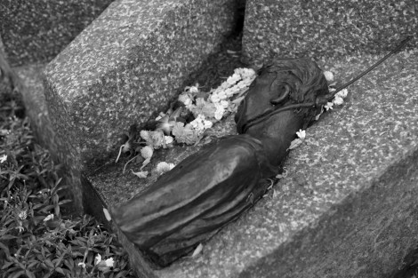 October 6 Massacre Memorial, R.I.P  '혹 뚤라' 탐마삿 학살 기념비 (Photo © Lee Yu Kyung 2014)