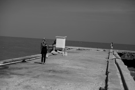 Women, Distance, Hua Hin, Thailand (© Lee Yu Kyung)