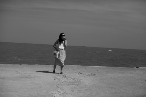 She, Stand, Hua Hin, Thailand (© Lee Yu Kyung) 