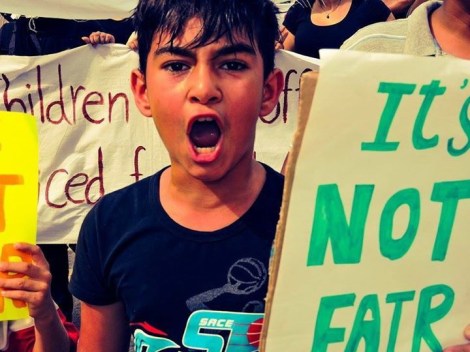 나우루 난민감호소 난민들이 시위를 벌이고 있다. 난민들은 오스트레일리아 정부의 정책이 발표될 때마다 시위를 벌여왔다. (Photo Courtesy : Nauru Refugee)