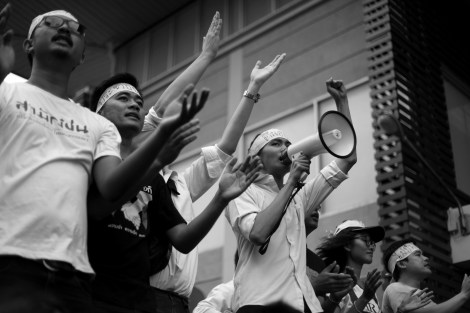 Anti-coup student activists at the stage near Pathumwan Police station on June 24 in Bangkok. Most of them are from League of Liberal Thammasat for Democracy (or LLTD). The 7 students along with another 7 of Dao Din group from Khon Kaen university have jointly declared Neo Democracy Movement to vow not to flee but fight for country's democracy. (© Lee Yu Kyung 2015)