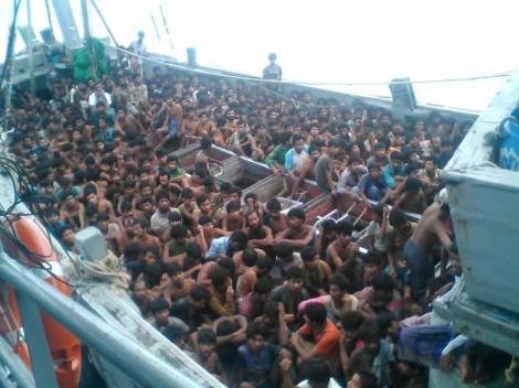 The second boat having over 700 rescued by Burmese Navy on May 29. The government of Burma (or Myanmar) claimed that boat people were “Bengalis” or “from Bangladeshi”. (Photo : Ministry of Information of Myanmar) 