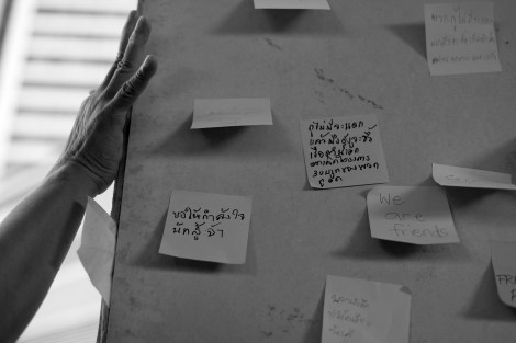 "We are Friends" a post-it reads (© Lee Yu Kyung 2015) 