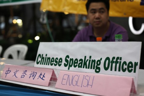 Since the deadly bomb blast on August 17, Bangkok Metropolitan Administration (or BMA) has set up help desk for tourists nearby having Chinese speaking officer (© Lee Yu Kyung) 