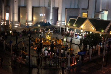 Erawan Shrine in Bangkok. A suspect on CCTV has placed the bomb inside the shrine before he left and deadly blast on August 17. It has killed more than 20, many of whom were Asian tourists. (© Lee Yu Kyung) 