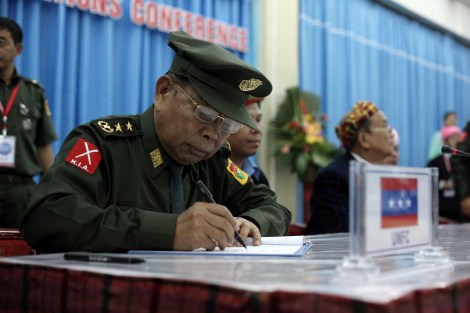 카친독립기구(KIO, 카친독립군 KIA 정치국) 부의장인 응반 라 장군. 보고서는 그가 버마 재벌 의 스티븐 로(Steven Law)와 거래를 트고 이 회사가 운영하는 옥광산 업체와 연계되어 있다는 의혹을 제기했다. 는 2013년 사망한 마약왕 로싱한(Lo Hsing Han)이 세운 기업이며 스티븐 로는 로싱한의 아들이다. (© Lee Yu Kyung)