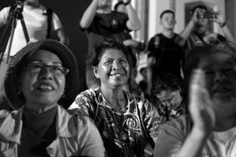 A woman wearing apron was among the anti-coup protesters on May 22. Outstandingly, many of participants in anti-coup rally are middle-aged men and women © Lee Yu Kyung 2016