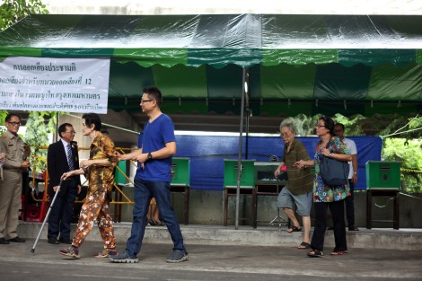 8월 7일 국민투표일 한산한 투표소에는 나이든 유권자들의 모습이 많이 눈에 띄었다. (© Lee Yu Kyung) 